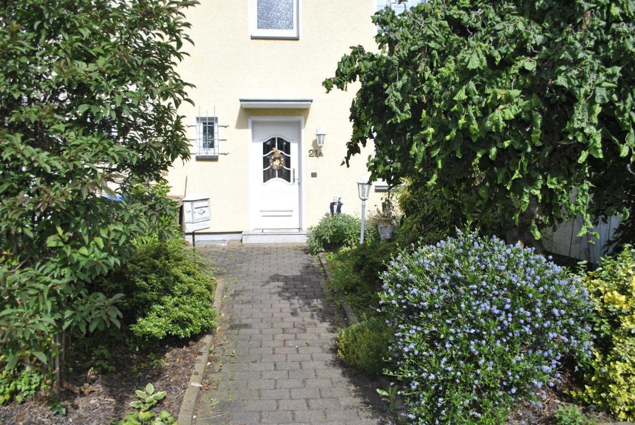 Gemuetliche Zimmer Im Einfamilienhaus Keulen Buitenkant foto