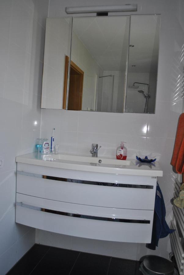 Gemuetliche Zimmer Im Einfamilienhaus Keulen Buitenkant foto